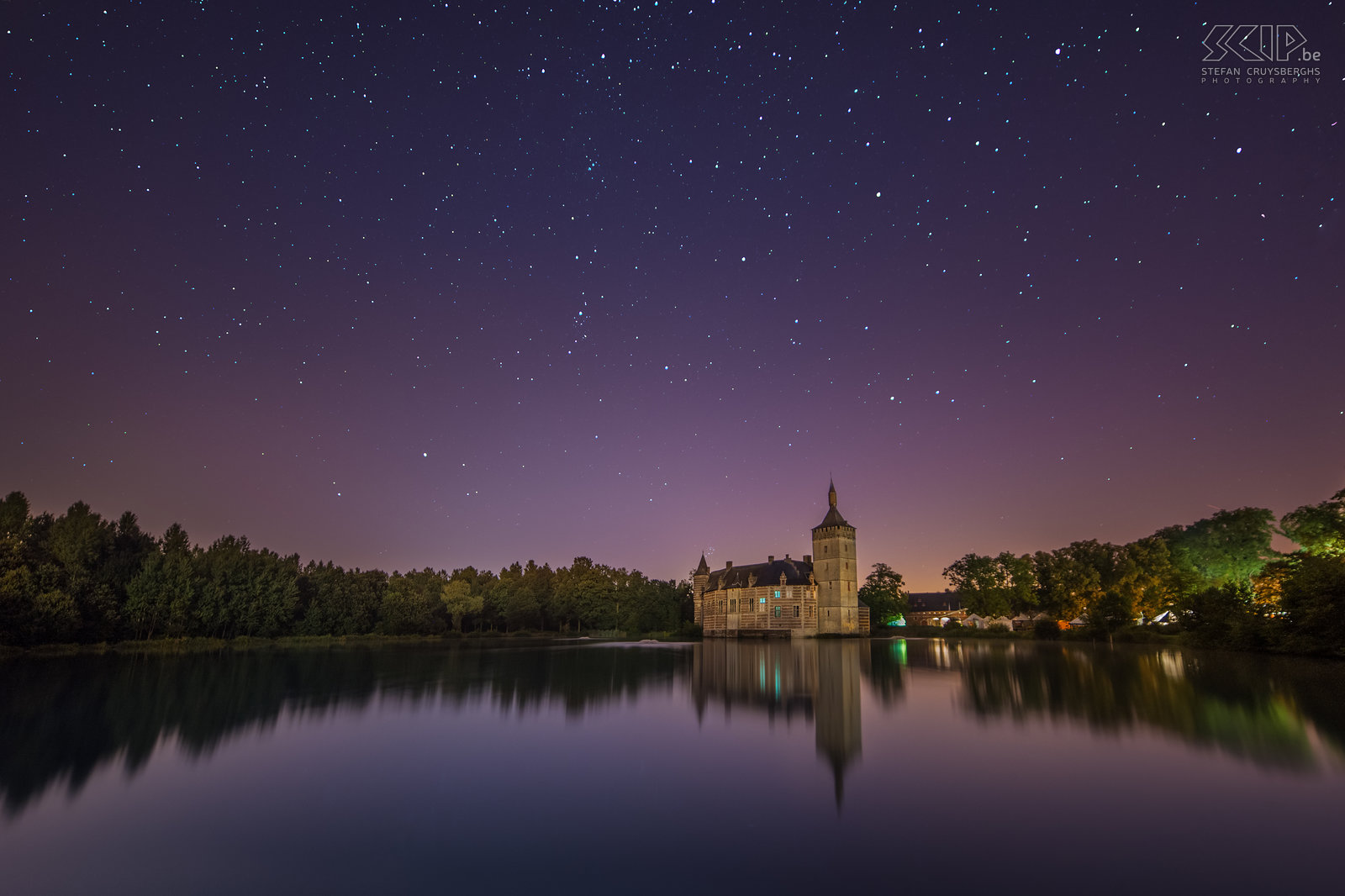 Sint-Pieters-Rode - Castle of Horst with starry sky The castle of Horst with a beautiful starry sky in August. The castle of Horst was built in the mid-14th century and is still quite authentic.  Stefan Cruysberghs